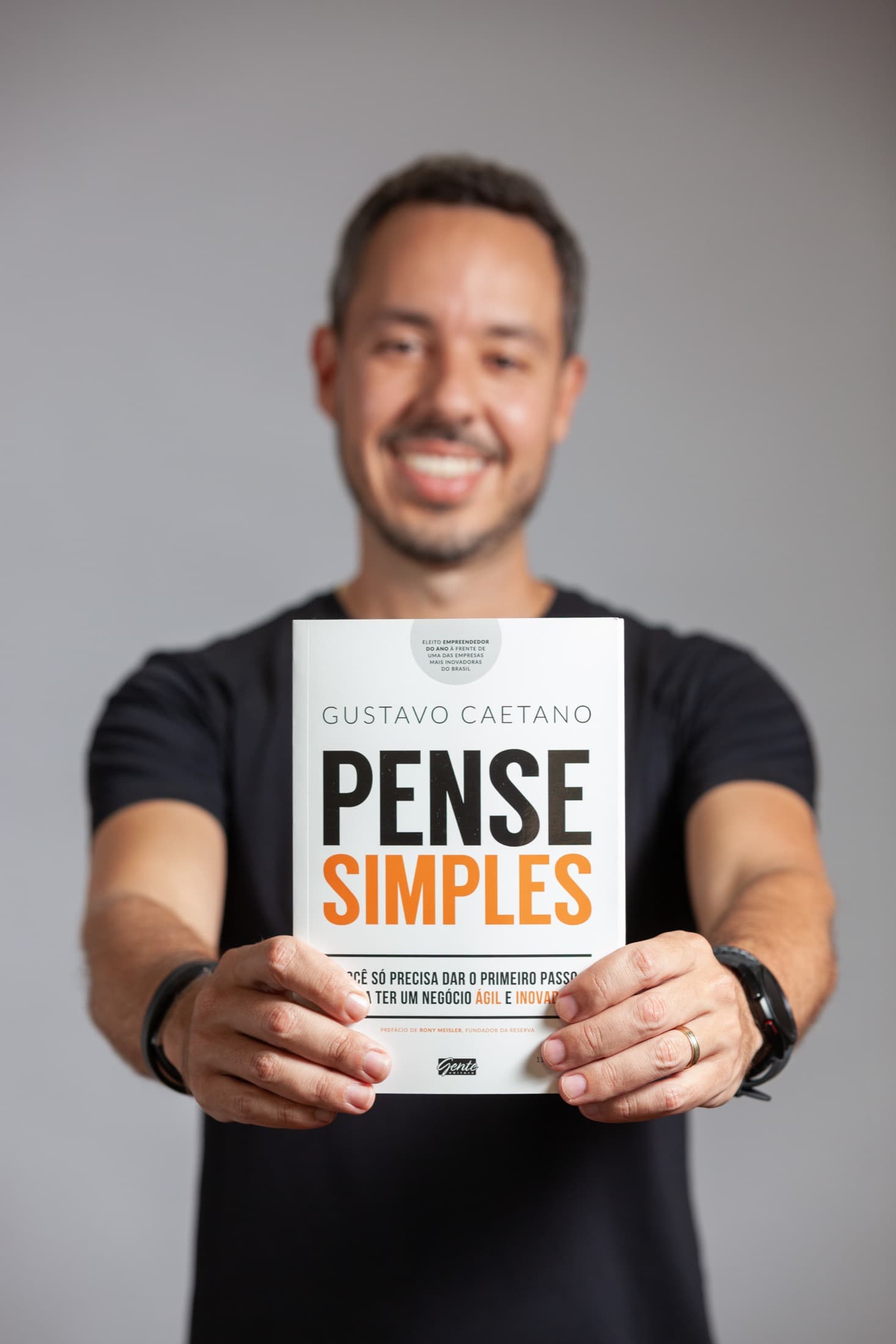 Livro Pense Simples, de Gustavo Caetano